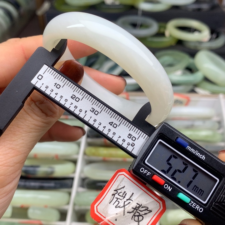 蛇纹石玉未镶嵌手镯907