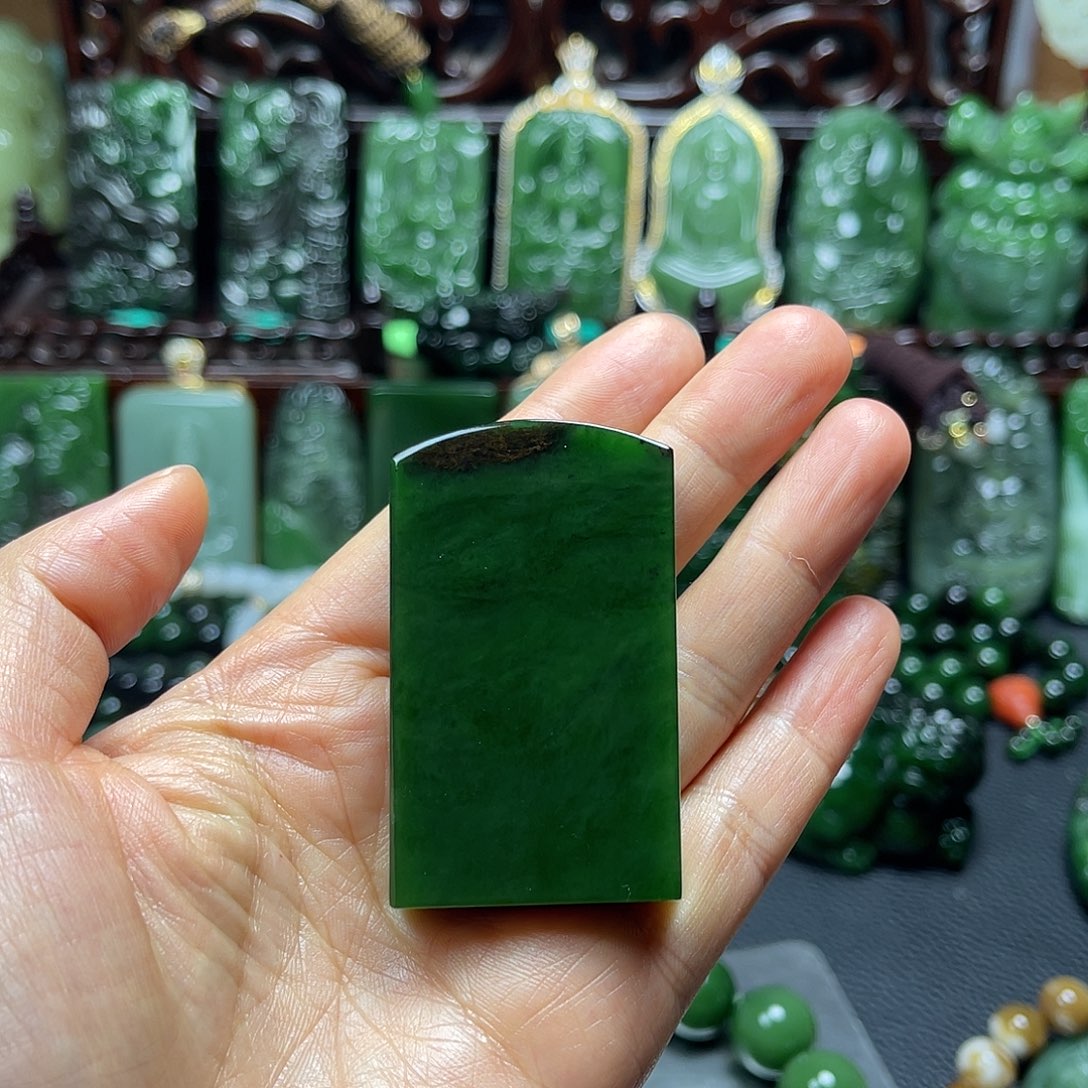 等***等和田玉未镶嵌颈饰