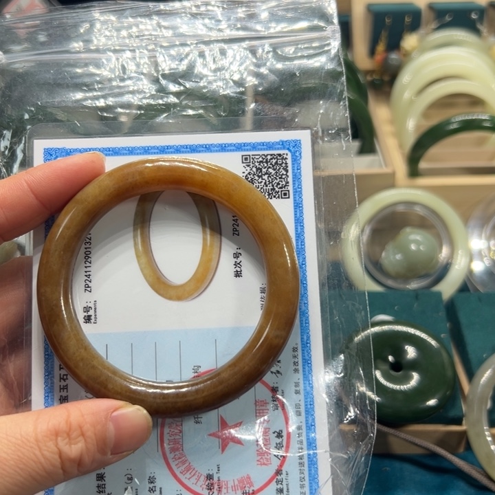 和田玉手镯未镶嵌格*