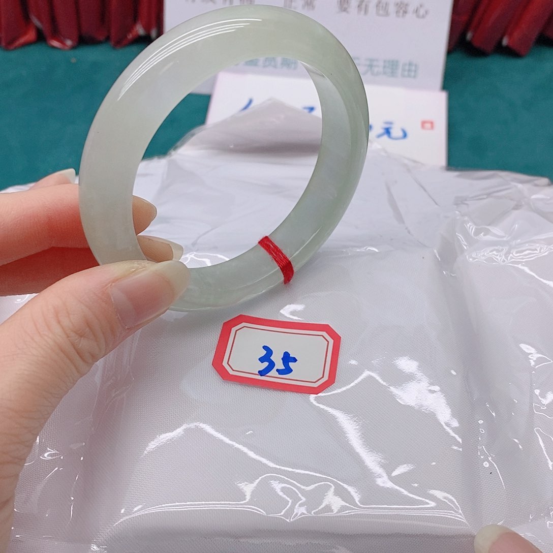 翡翠手镯未镶嵌浮**子355555555