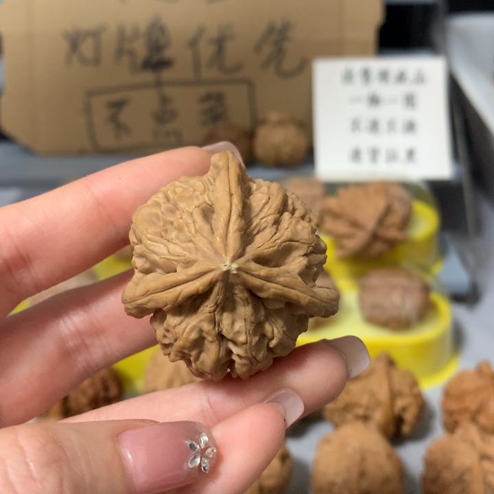 ※***※文玩核桃吊坠异形单只，有瑕疵