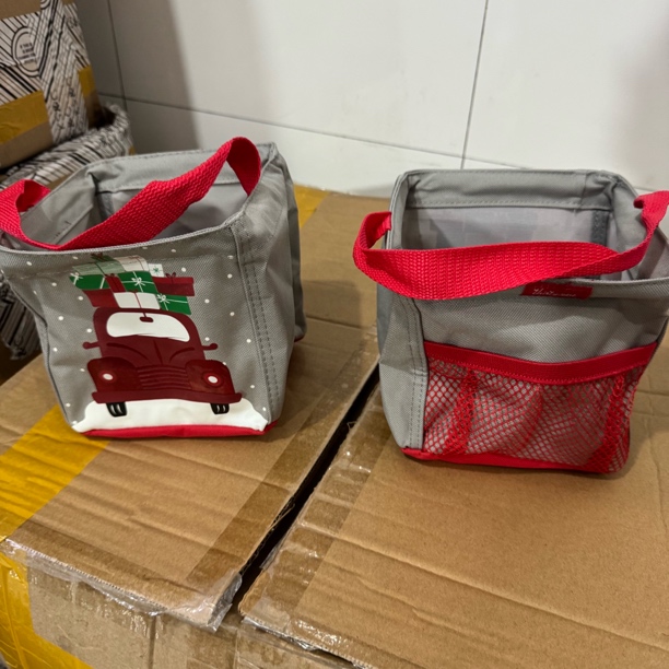 微微痕迹！15*15*14cm T家方形可手提牛津布桌面杂物收纳包！