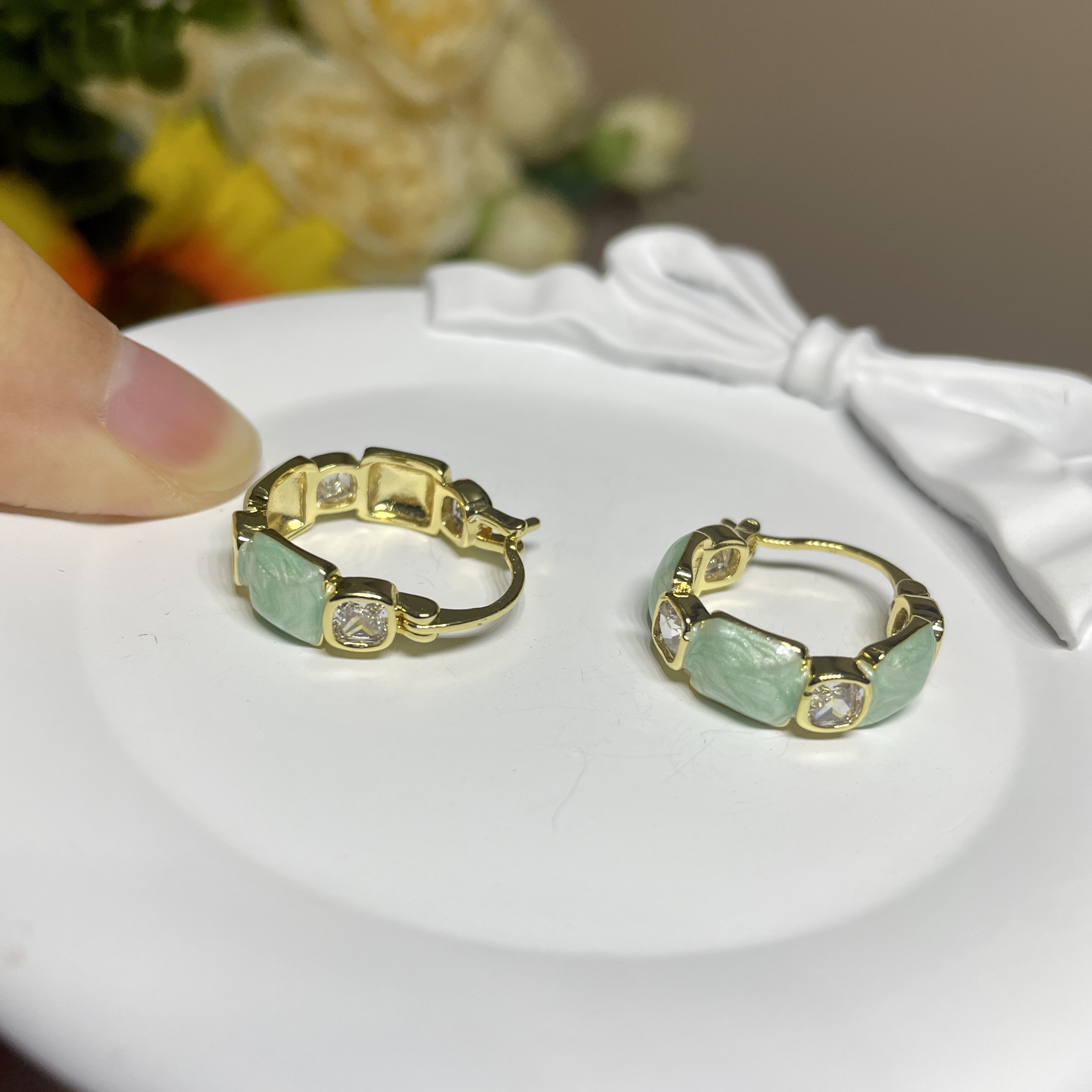 铜合金珐琅耳饰 铜镀真金珐琅滴釉法式复古耳环女新款轻奢耳圈