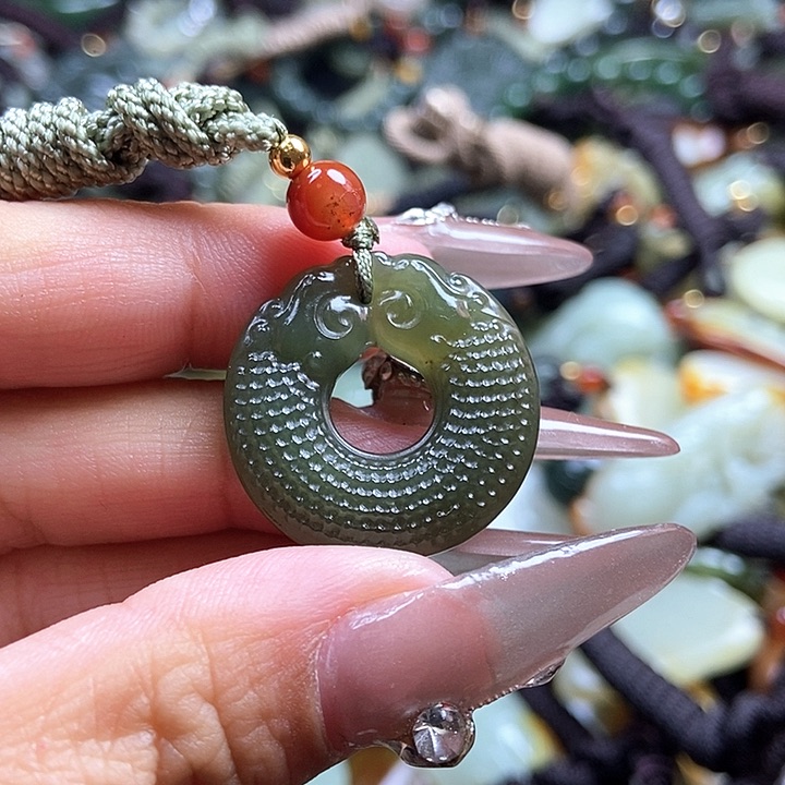 和田玉颈饰未镶嵌