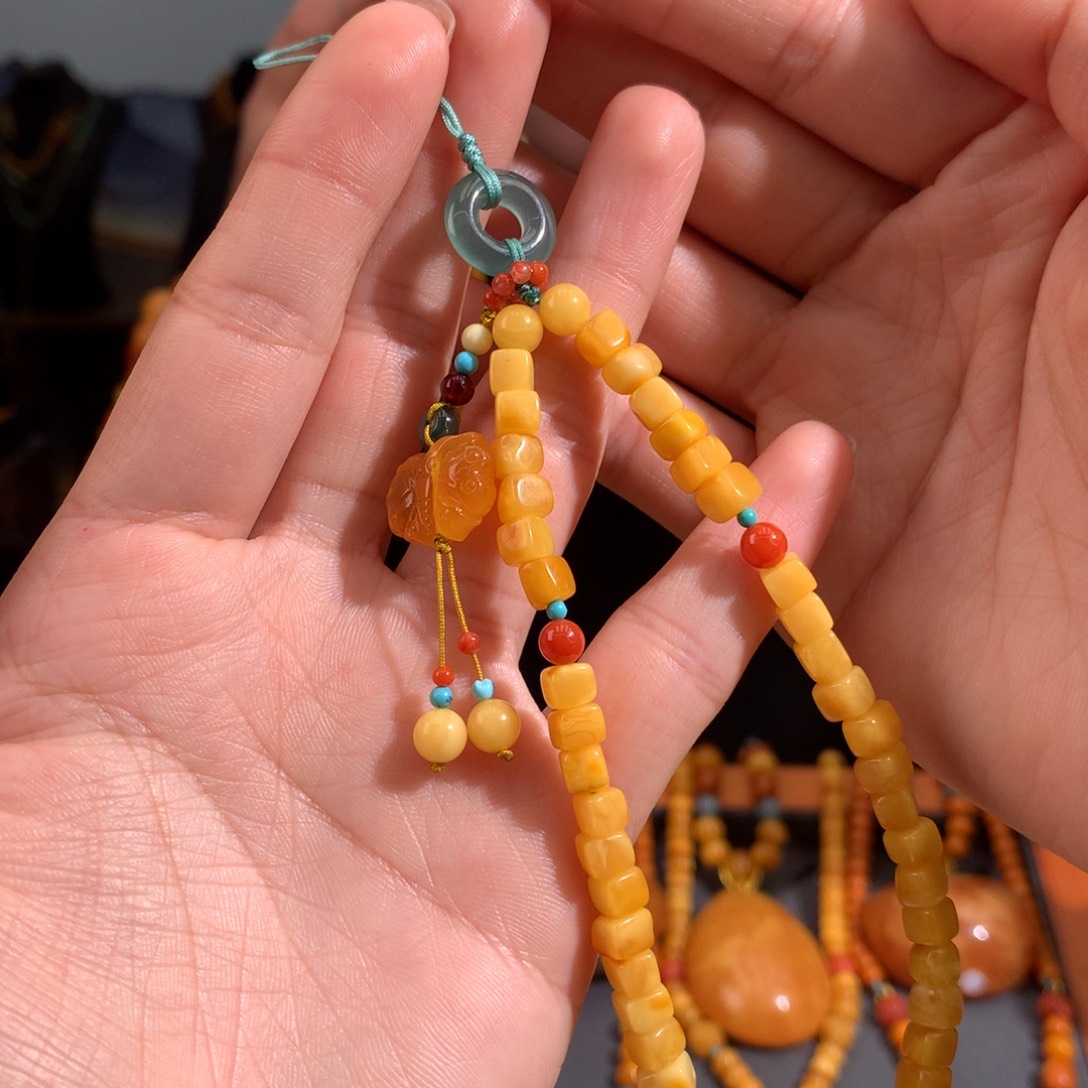 蜜蜡裸石未镶嵌手机挂件多样性发