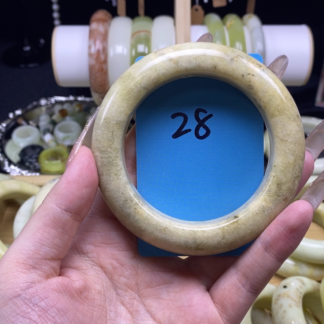 蛇纹石玉未镶嵌手镯60.4