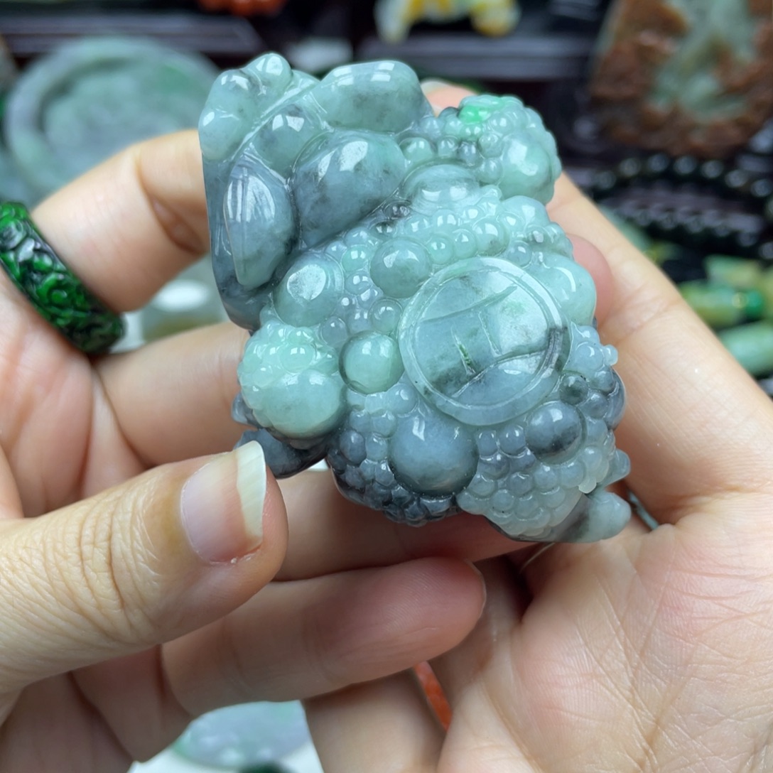 薄***糖翡翠未镶嵌颈饰牌子