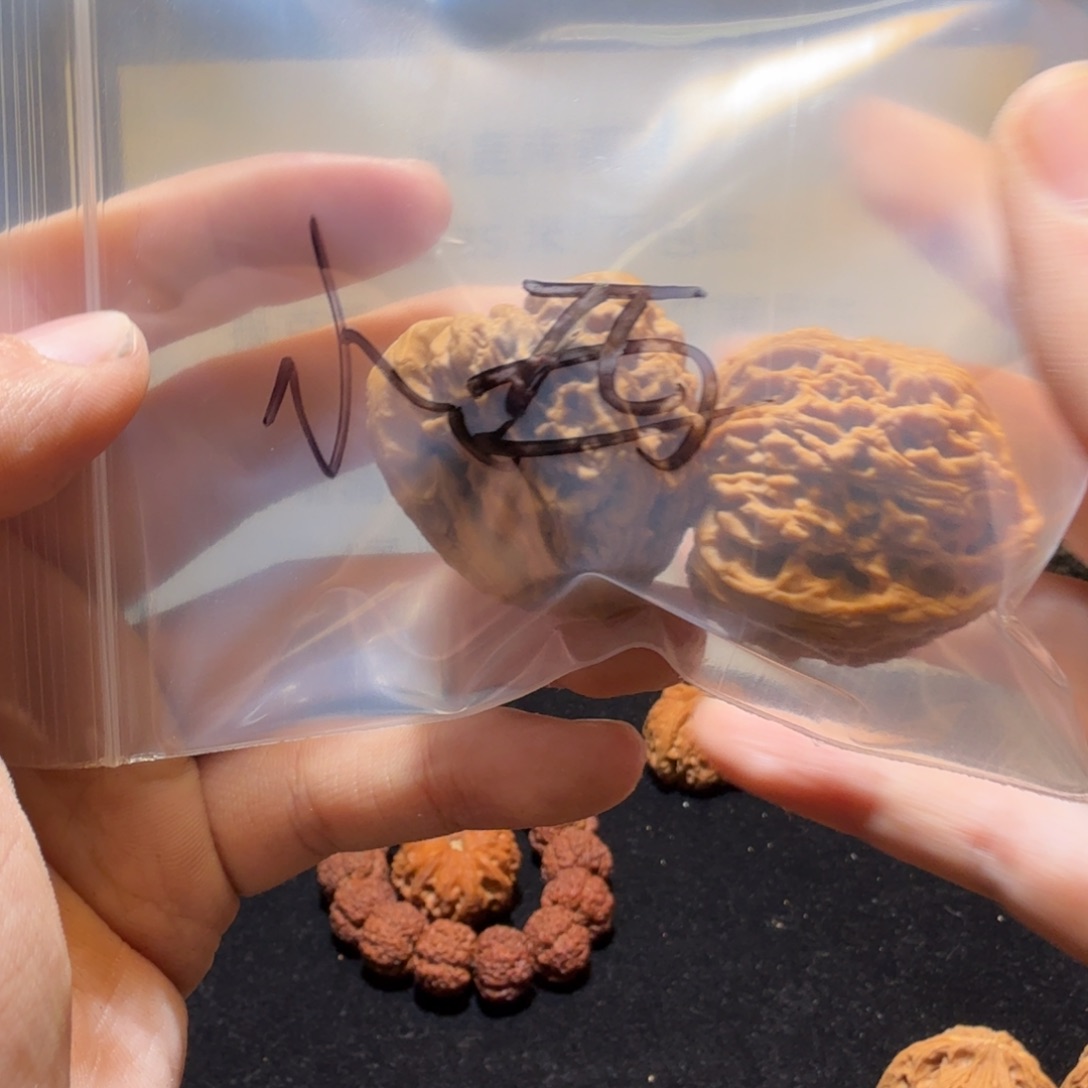 小***！吊坠文玩核桃南疆石