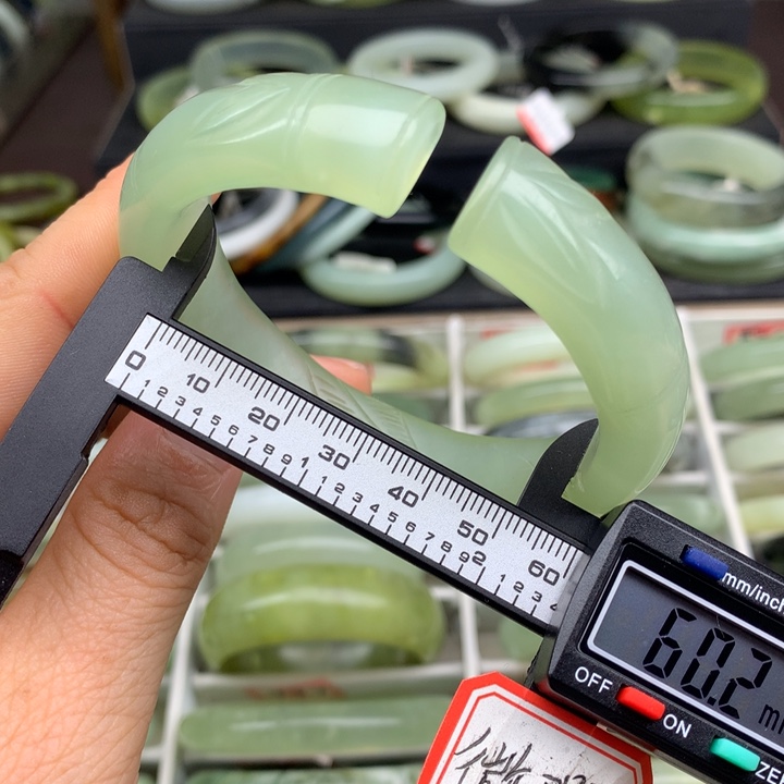 蛇纹石玉未镶嵌手镯502