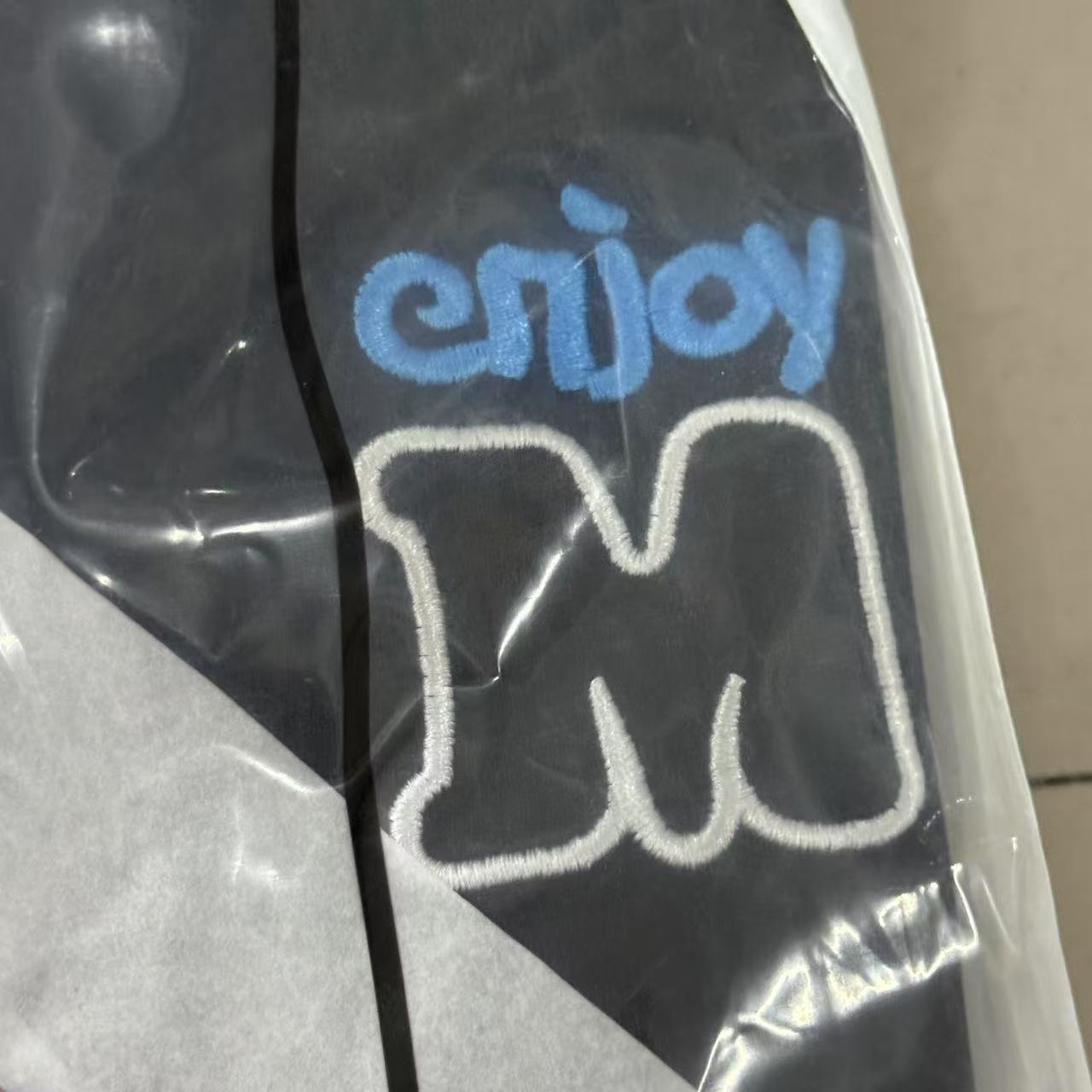 超好看撞色刺绣短袖闭眼拍