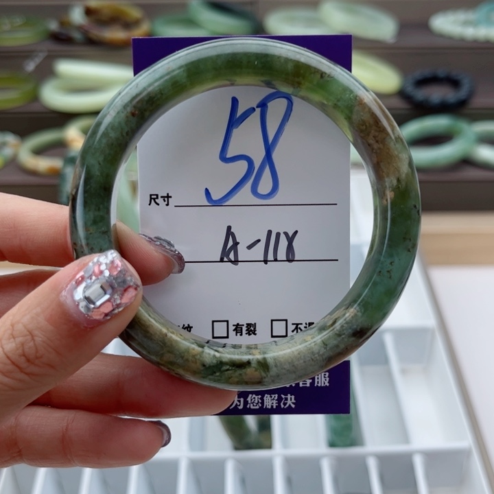 蛇纹石玉手镯未镶嵌