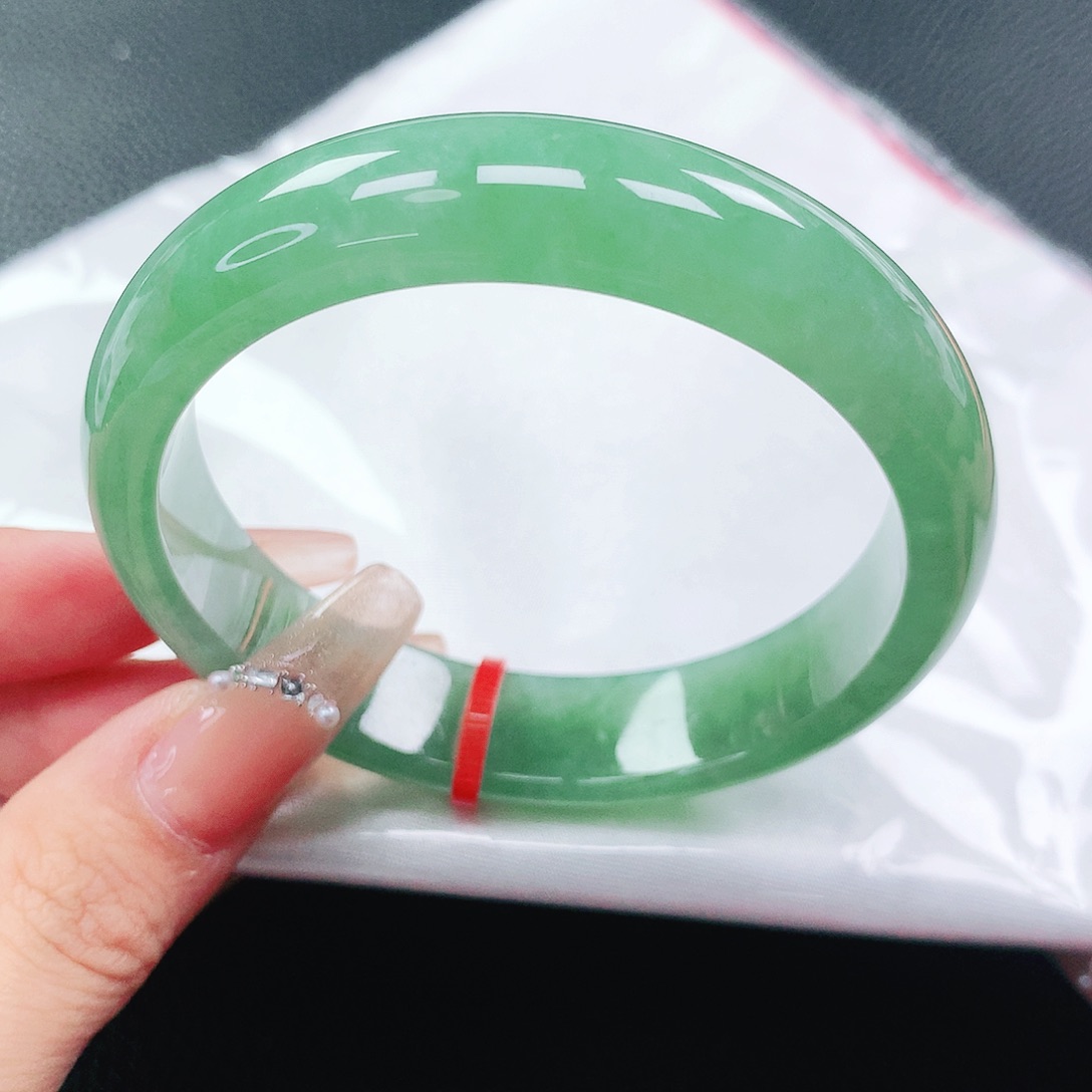 翡翠手镯未镶嵌58圈