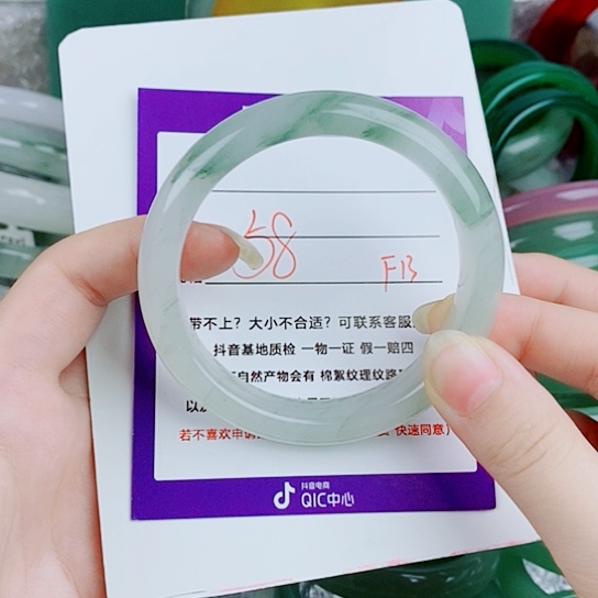未镶嵌手镯石英质玉（金丝玉）