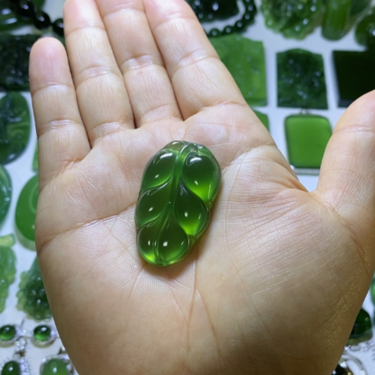【闪购商品】蛇纹石玉颈饰未镶嵌