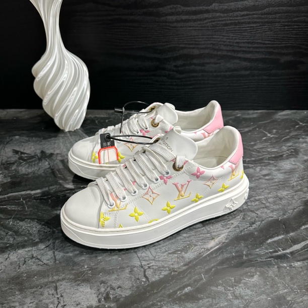 99新 LouisVuitton/路易威登 36码/彩虹浮雕休闲板鞋