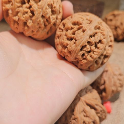 文玩核桃吊坠48粗筋