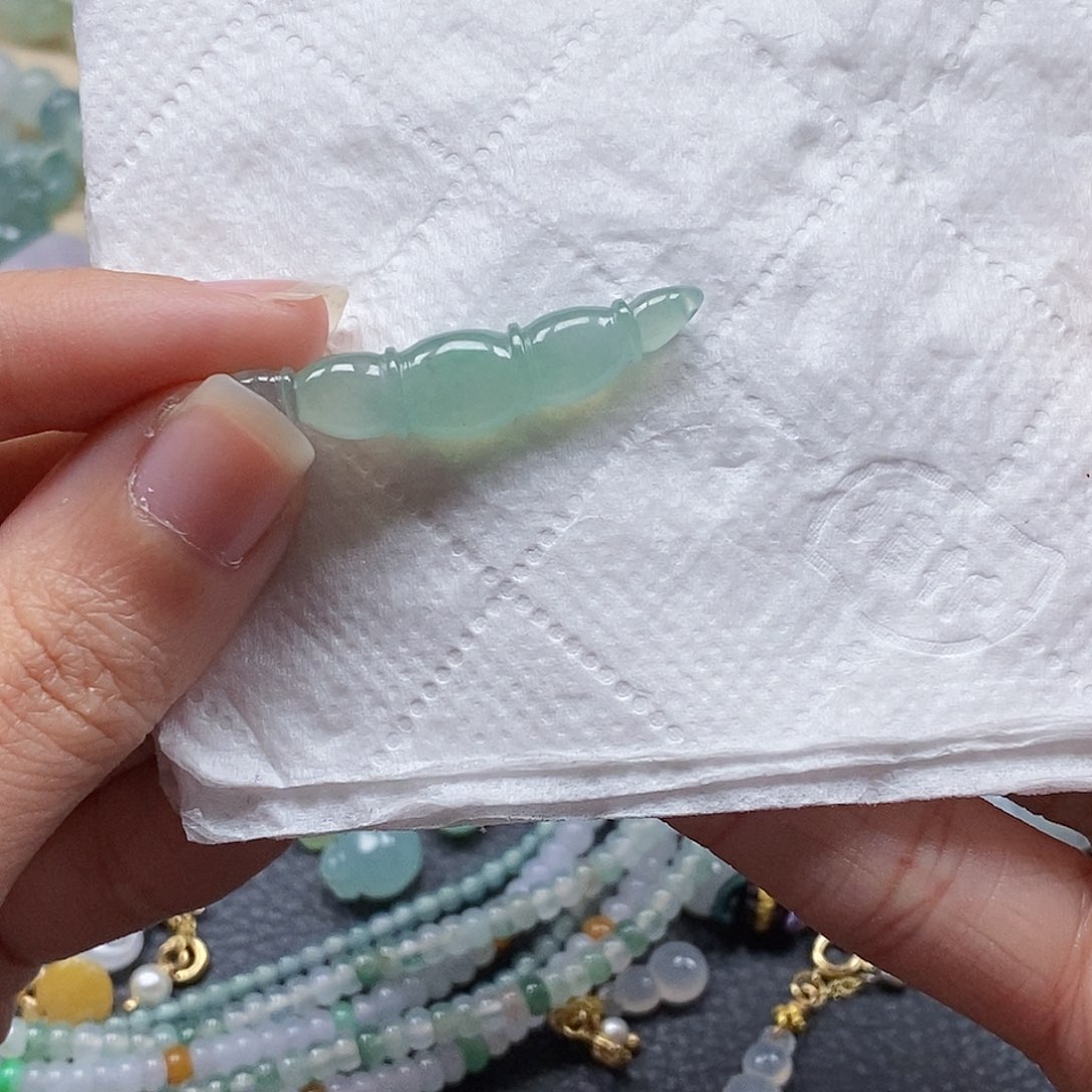 翡翠颈饰未镶嵌幽*闪