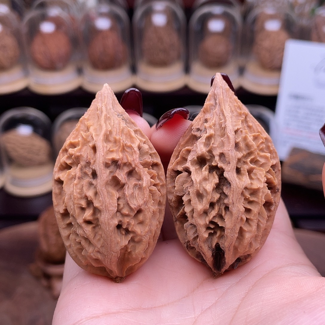 文玩核桃吊坠龙纹柳叶