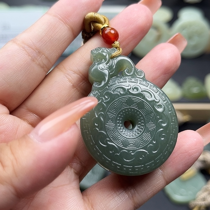 颈饰未镶嵌和田玉