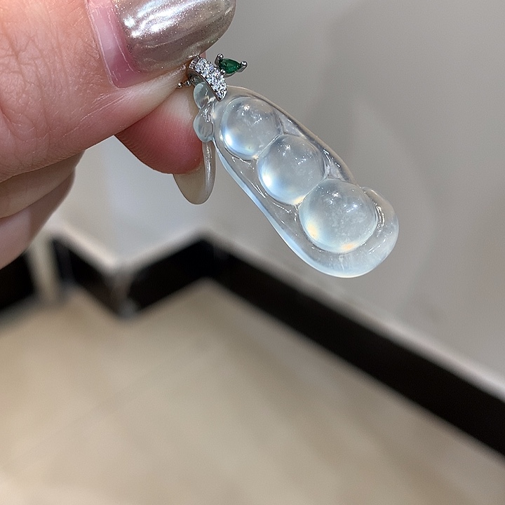 岫玉未镶嵌颈饰吊坠