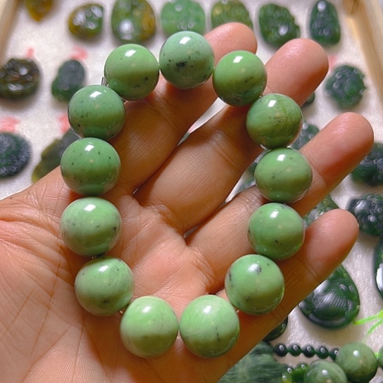 蛇纹石玉颈饰未镶嵌晨