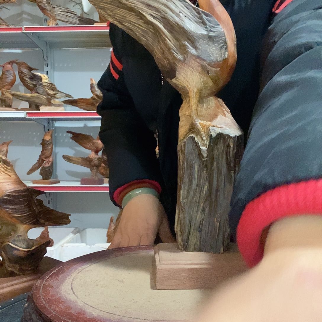 松木鲤***门琥珀木精美自然摆件