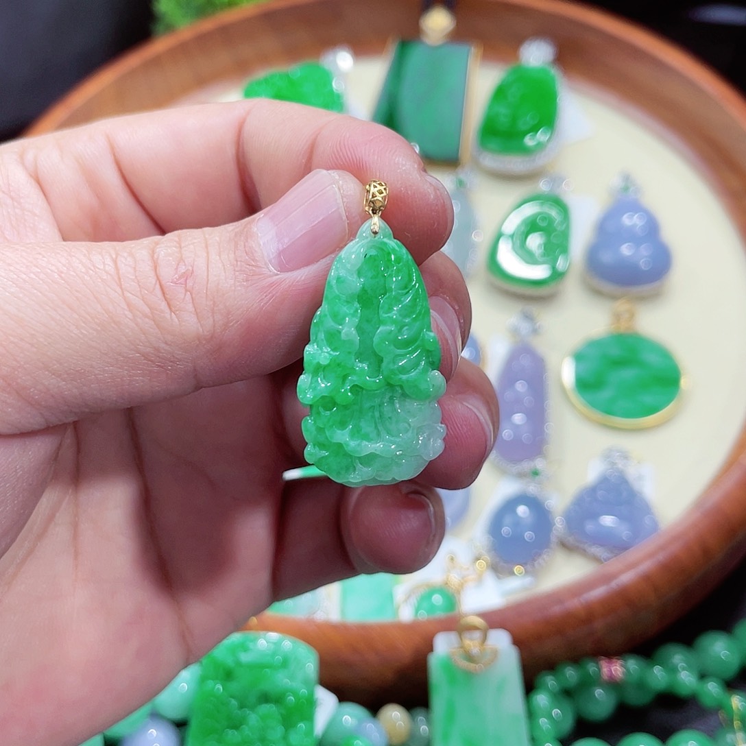 翡翠吊坠(不含链)18K金镶嵌