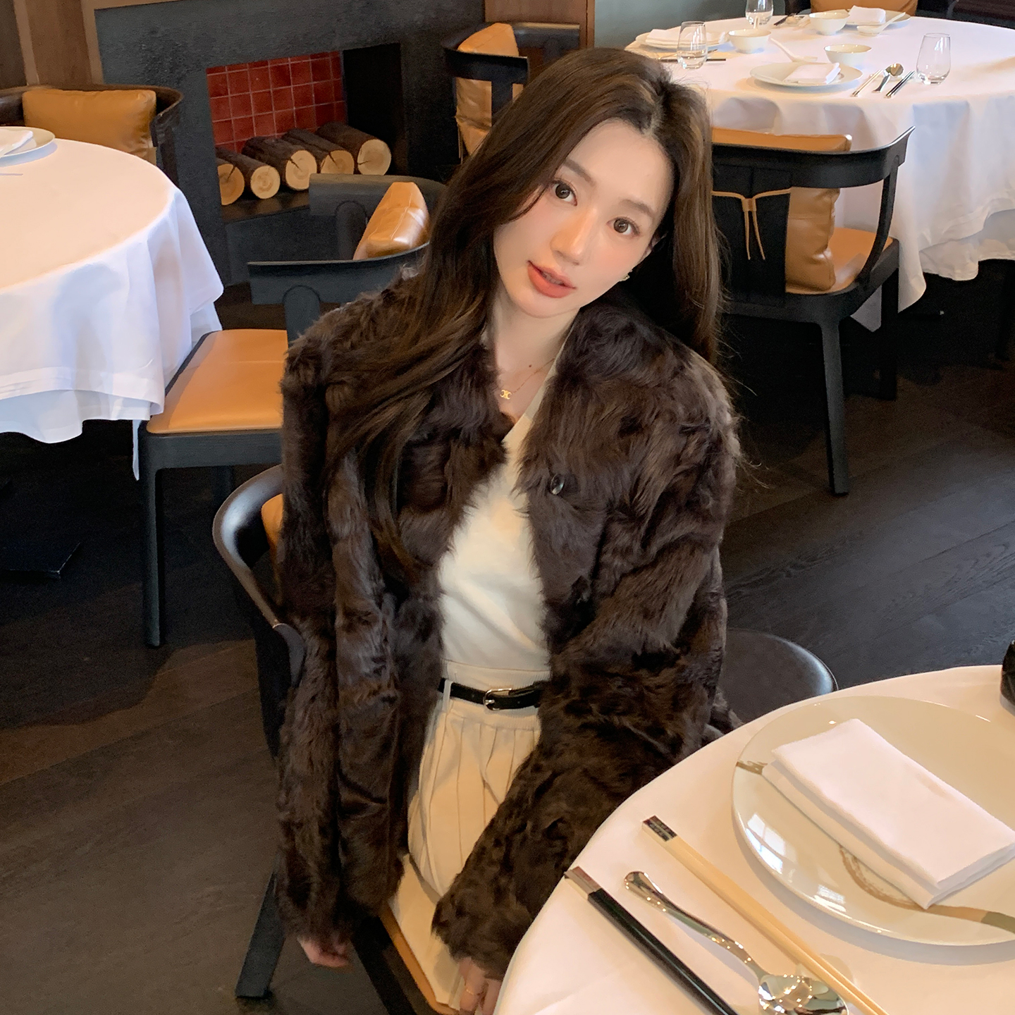 双面穿方领小湖羊皮毛一体女短款2025年冬季新款皮草外套简约大衣