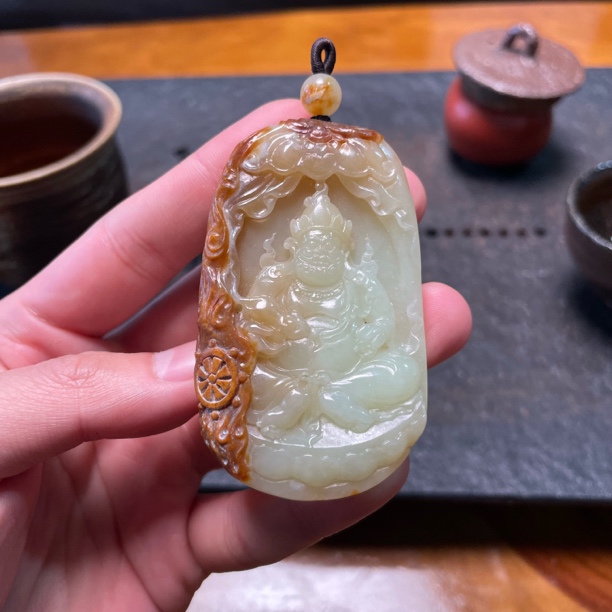 黄白河磨玉苏派工艺俏色巧雕61克黄财神挂件玉糖皮三色油润细腻