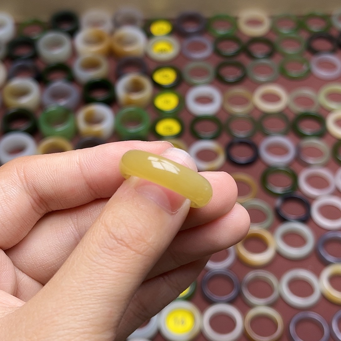 和田玉未镶嵌戒指16码蜜金糖