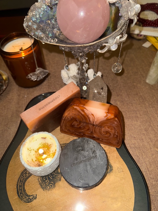 月光精华皂成分：檀香精油 嫩肤深层能量护理