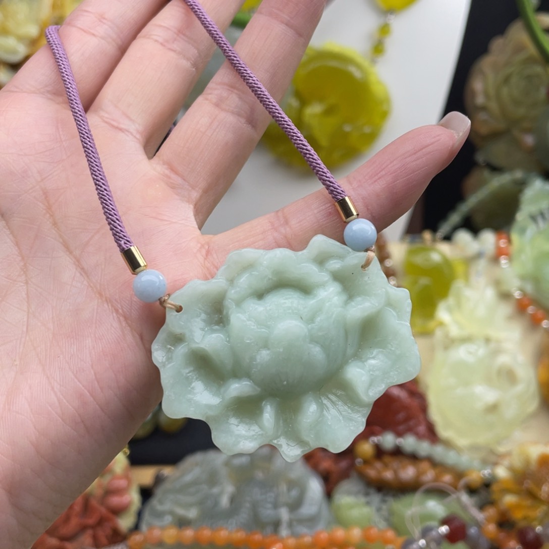 蛇纹石玉未镶嵌颈饰