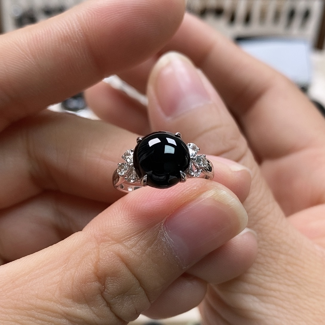 翡翠18K金镶嵌戒指