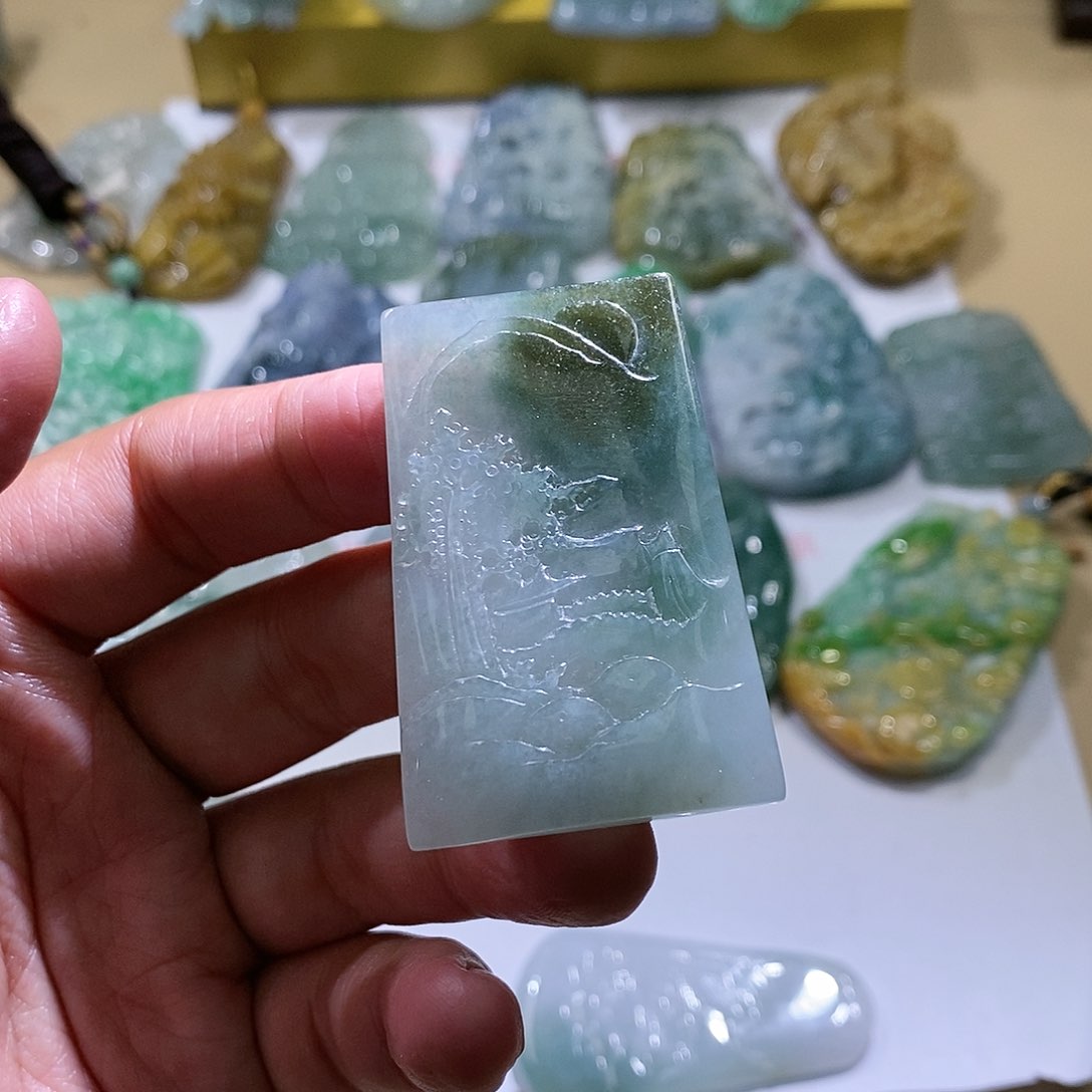 【闪购商品】翡翠颈饰未镶嵌山水