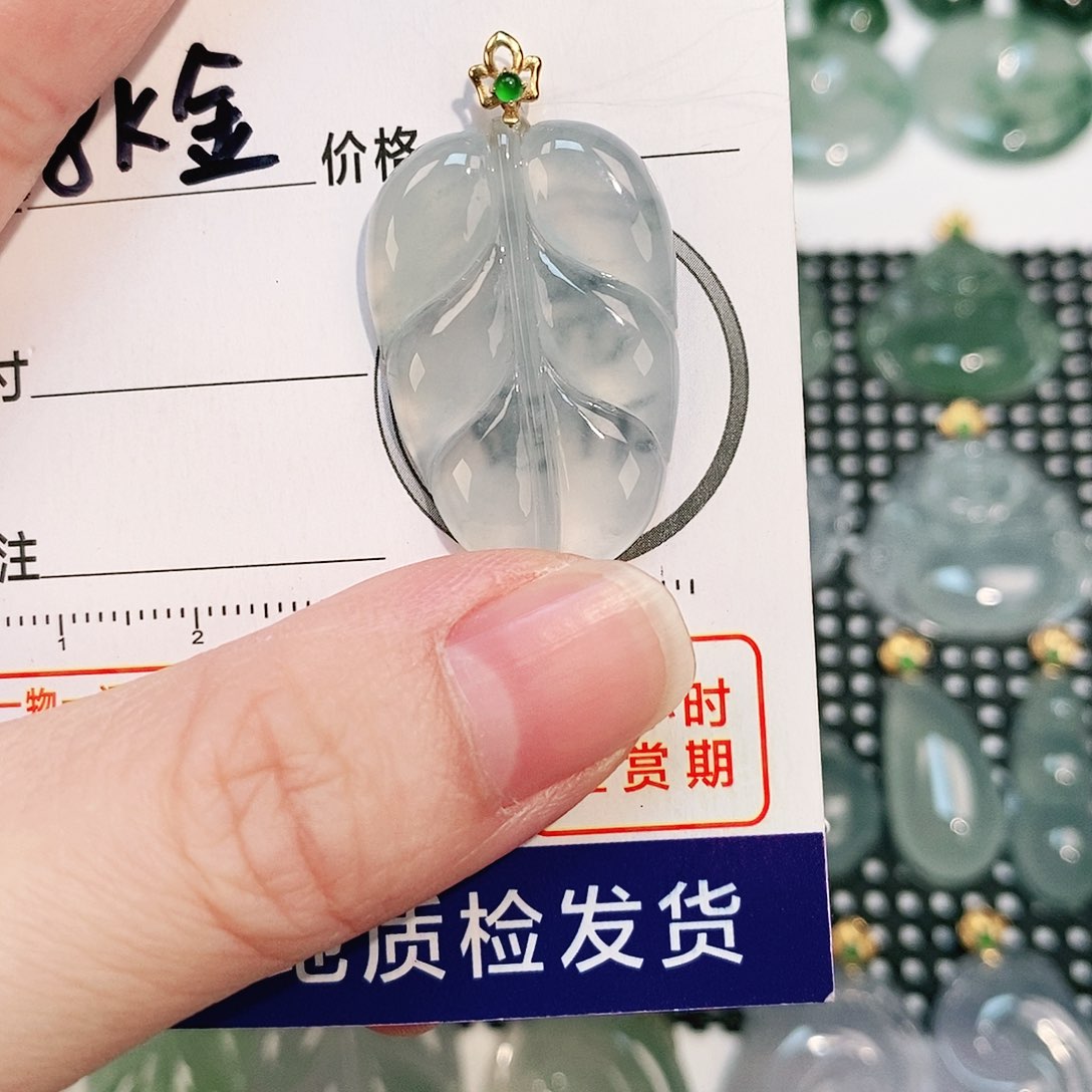 翡翠颈饰18K金镶嵌吊坠