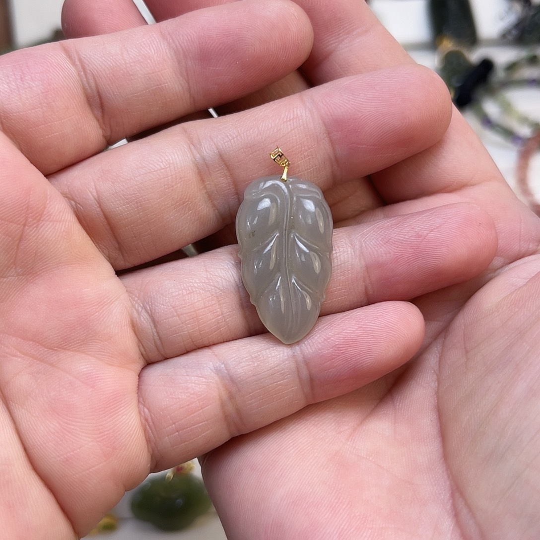 和田玉18K金镶嵌颈饰