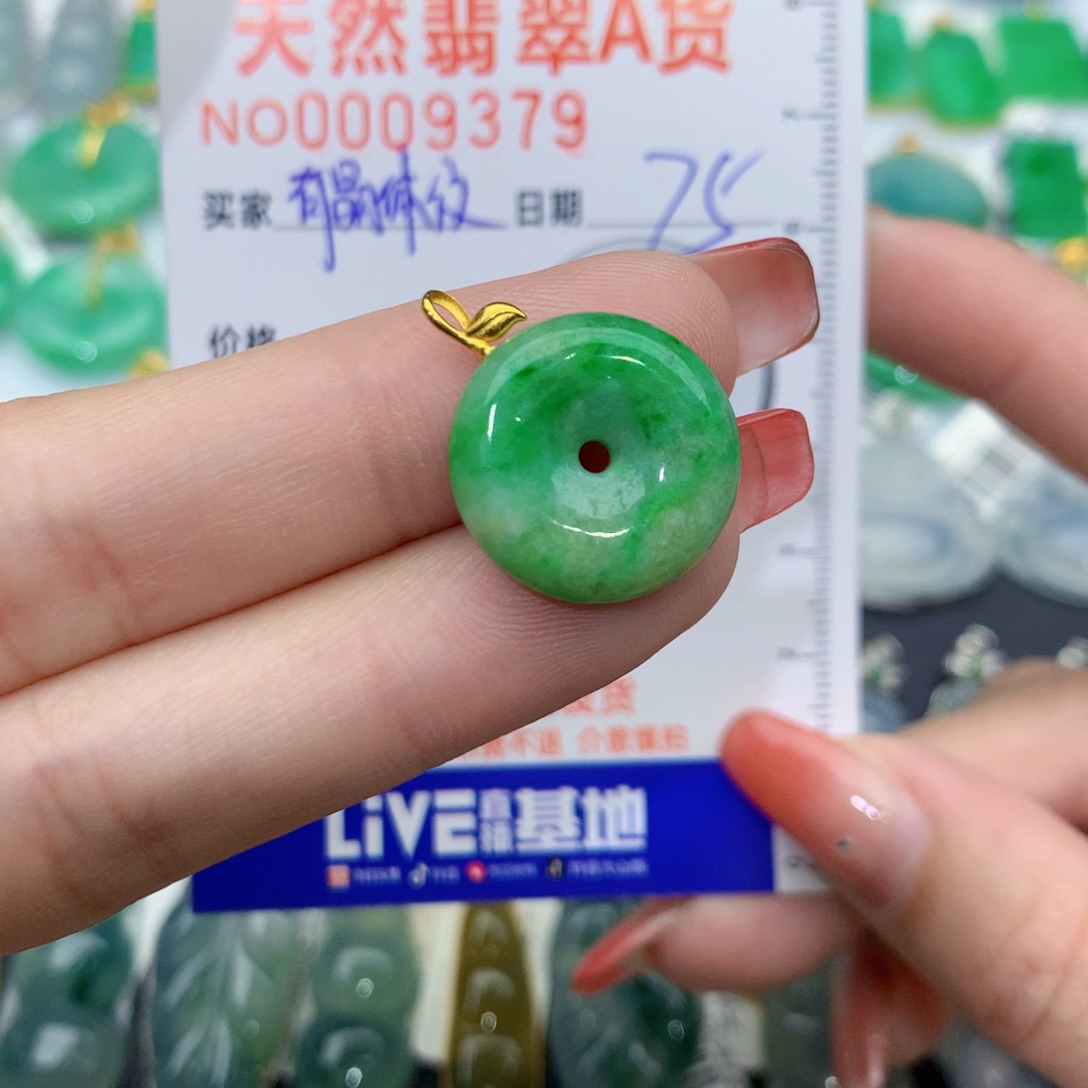 翡翠颈饰18K金镶嵌扣
