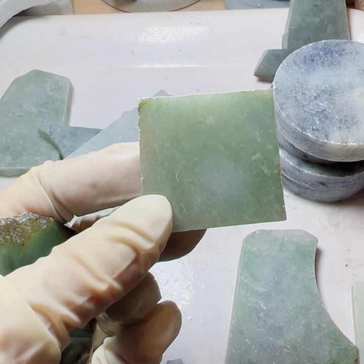 翡翠颈饰未镶嵌雷***凡