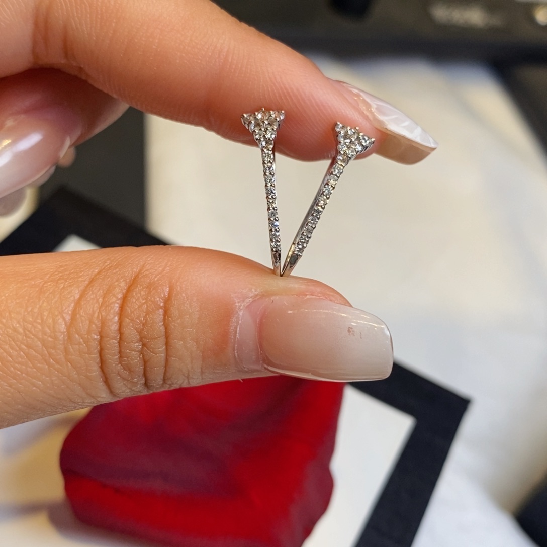 钻石耳饰18K金镶嵌设计款耳包（搭甜甜圈，方糖）