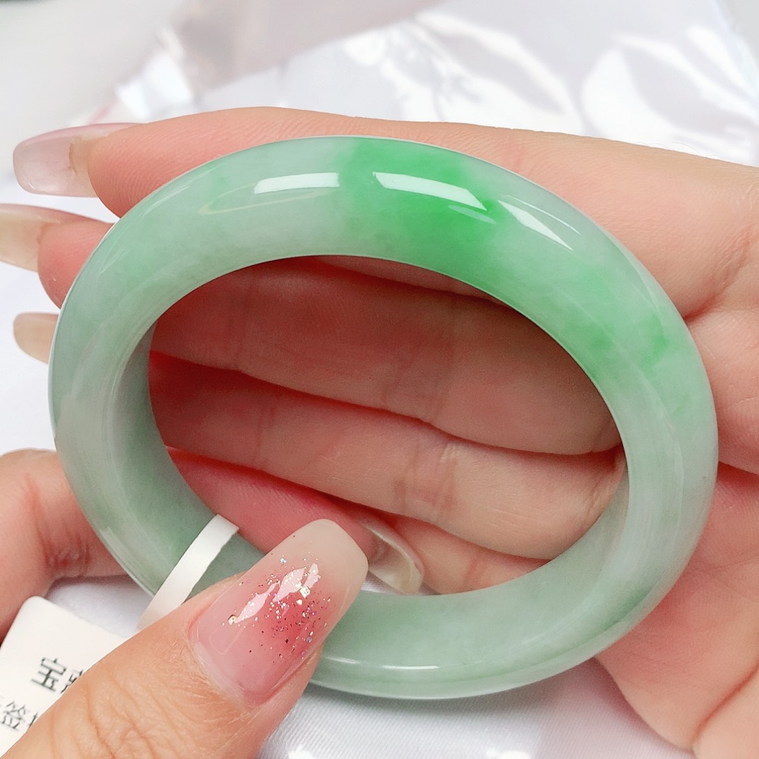 翡翠手镯未镶嵌抖音678