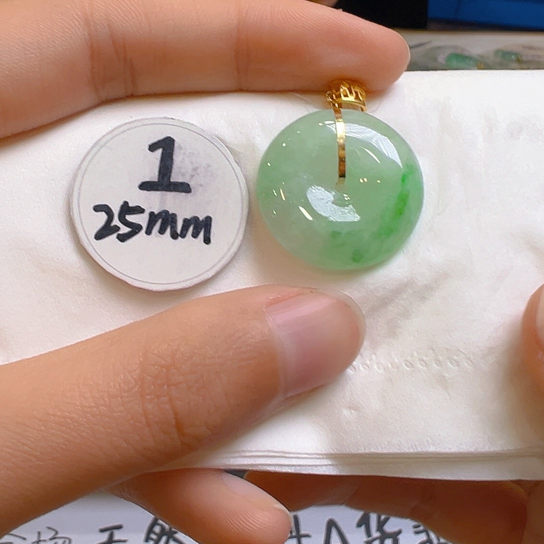 翡翠颈饰18K金镶嵌翡翠