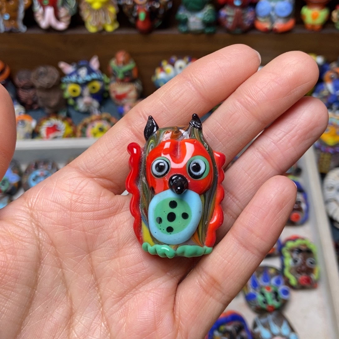 颈饰琉璃小猫头鹰