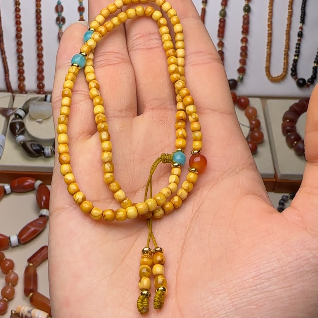 琥珀颈饰未镶嵌bbjjjhhhjjjjk