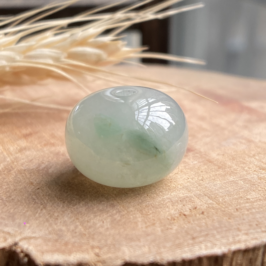 尺寸：14-9.9晴底飘绿鼓珠K01121  种老 种水好 冰润 清新典雅 有