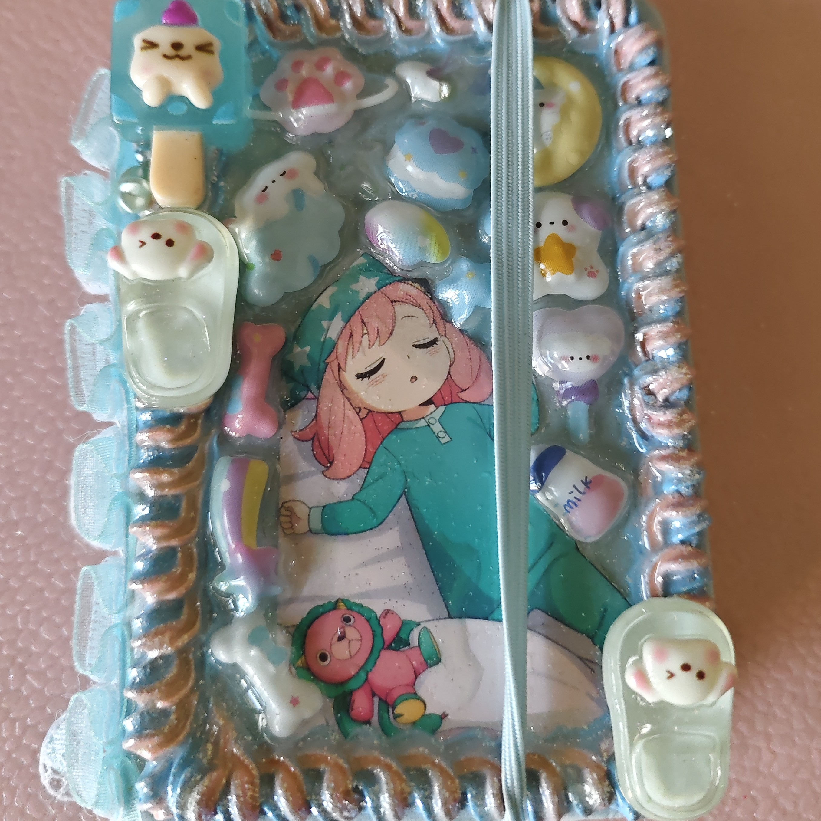 奶油胶阿尼亚笔记本