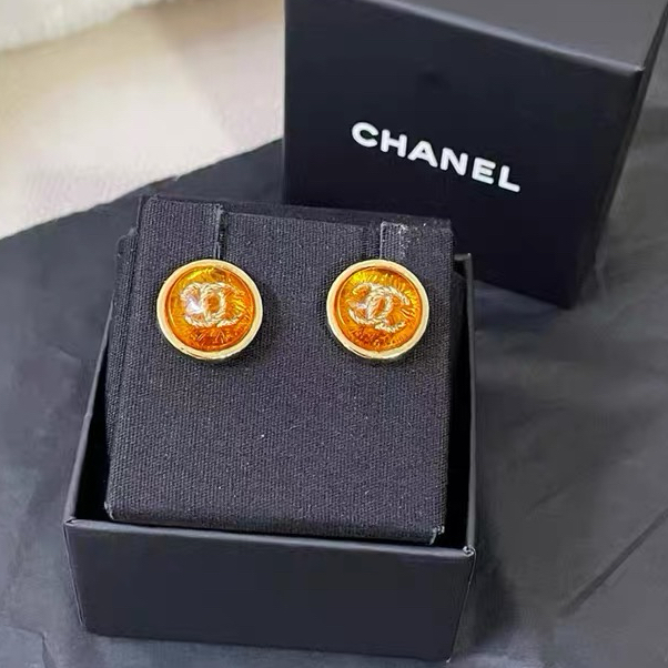 Chanel 琥珀黄圆形小耳钉