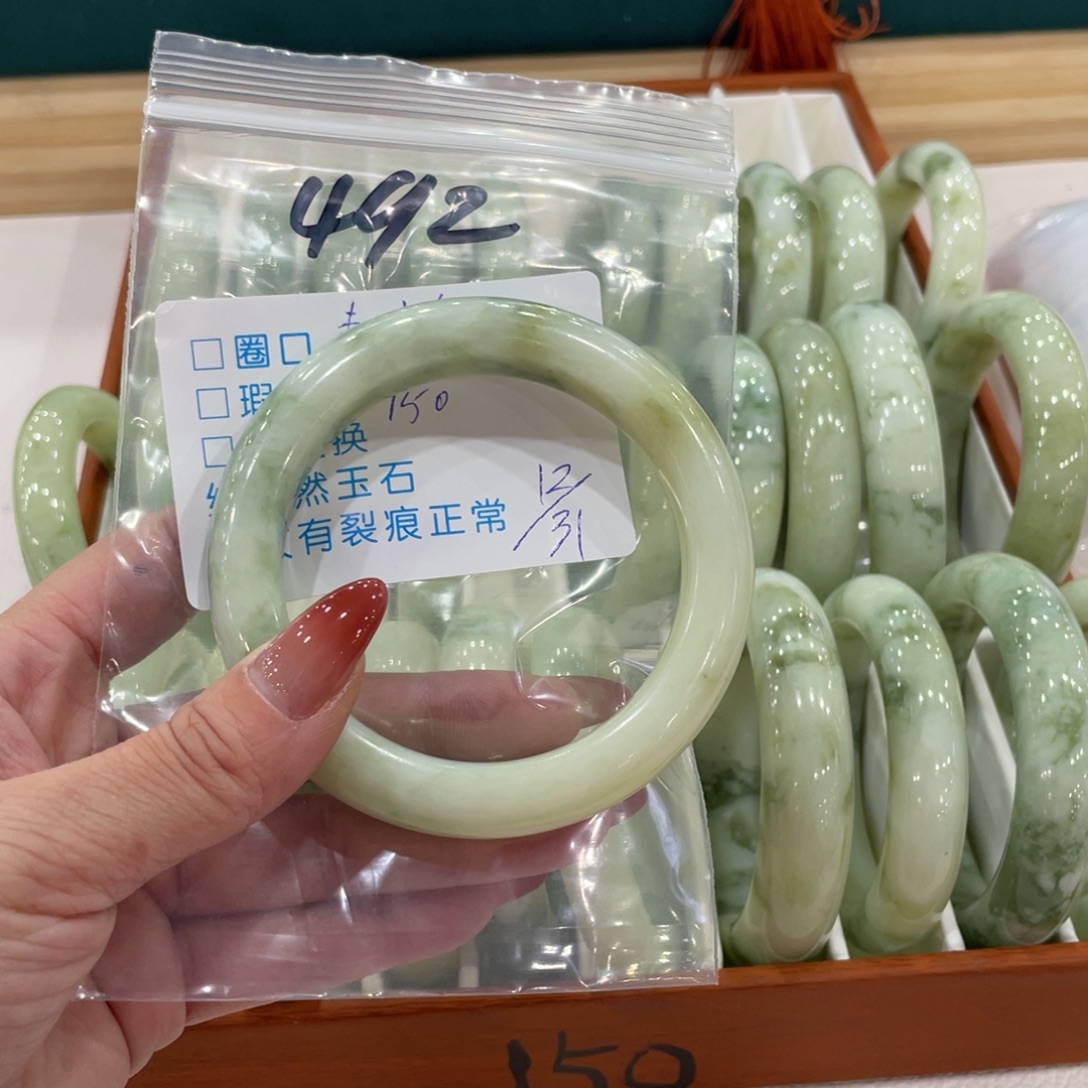 ****衿蛇纹石玉未镶嵌手镯