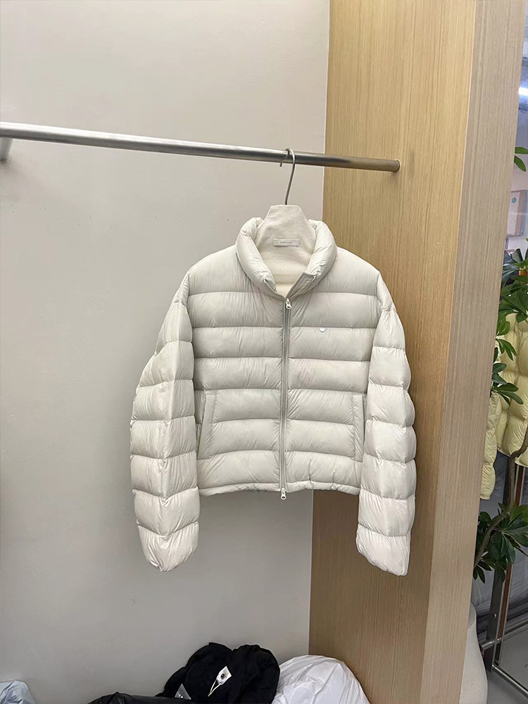 2025新款轻薄排骨羽绒服女短款白鸭绒宽松休闲时尚泡芙立领外套