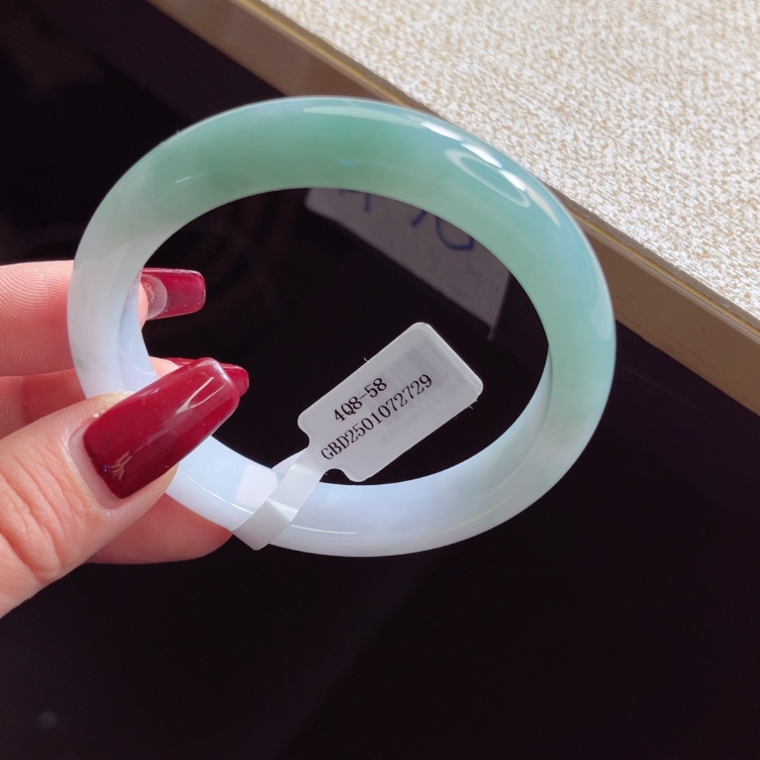 翡翠手镯未镶嵌手镯