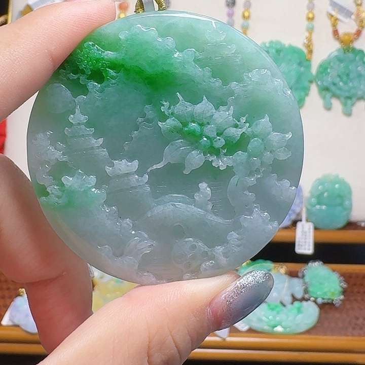 翡翠未镶嵌颈饰山水牌